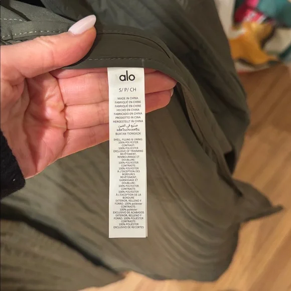 ALO Yoga Quilted Skyline Long Coat size xs/s olive green - Picture 9 of 10